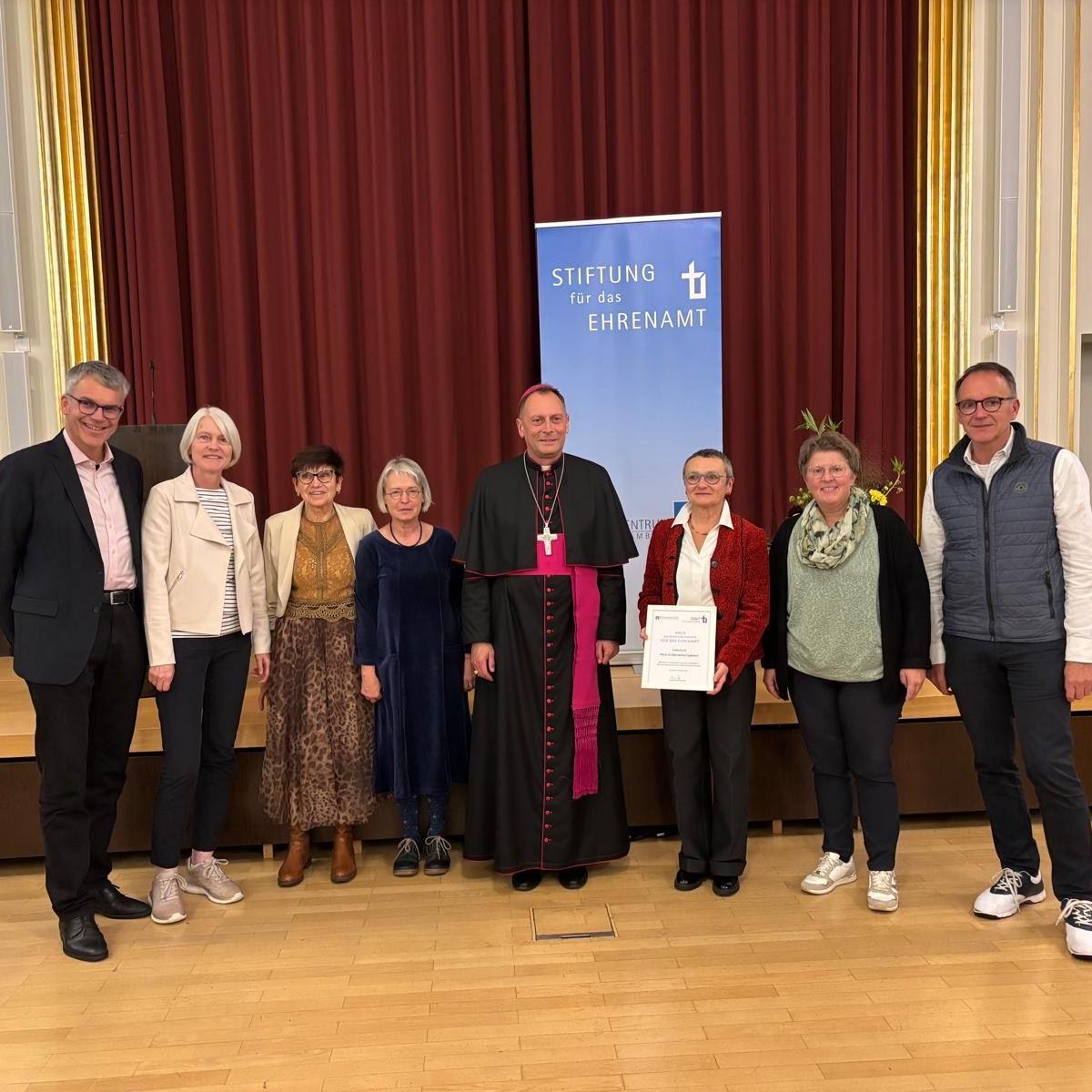 Team Frühschicht aus Zapfendorf mit Erzbischof Gössl